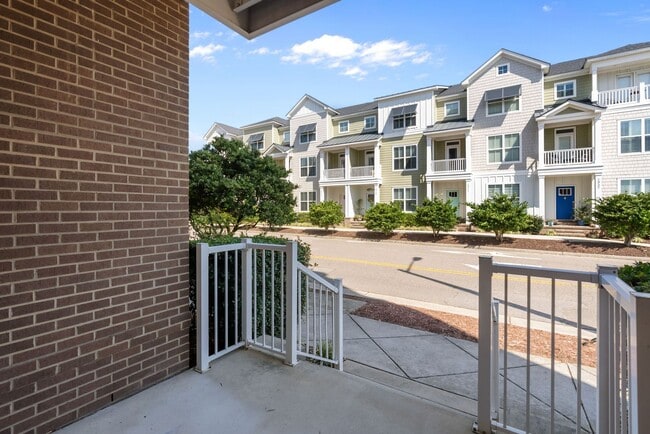 Building Photo - Oceanfront Condo – 2 Blocks from the Beach!