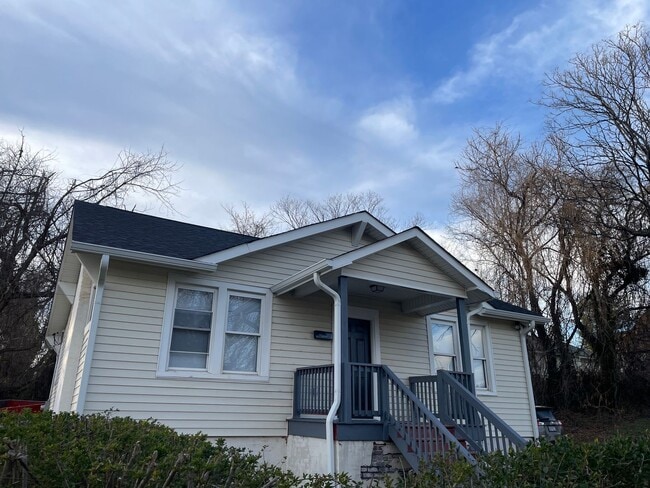 Building Photo - 2412 N Cleveland Ave