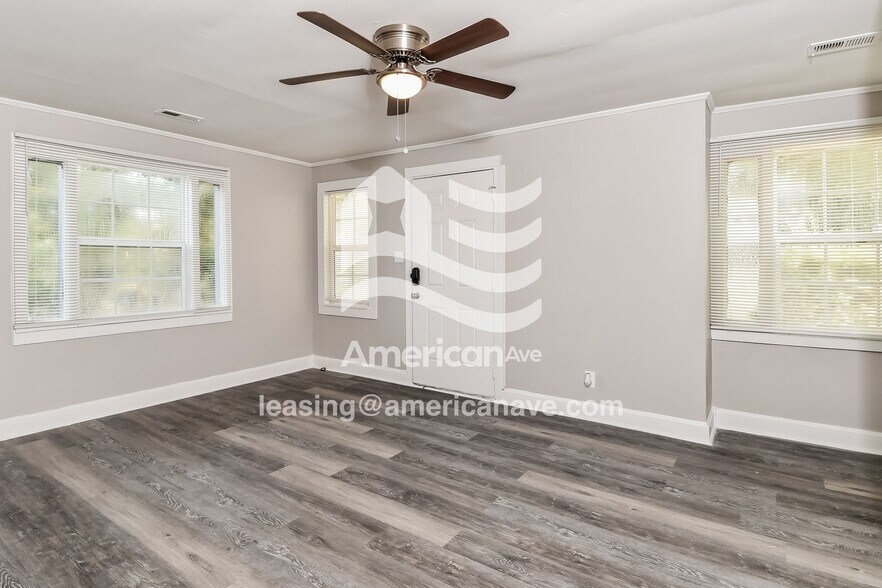 Building Photo - 613 Chesnut St