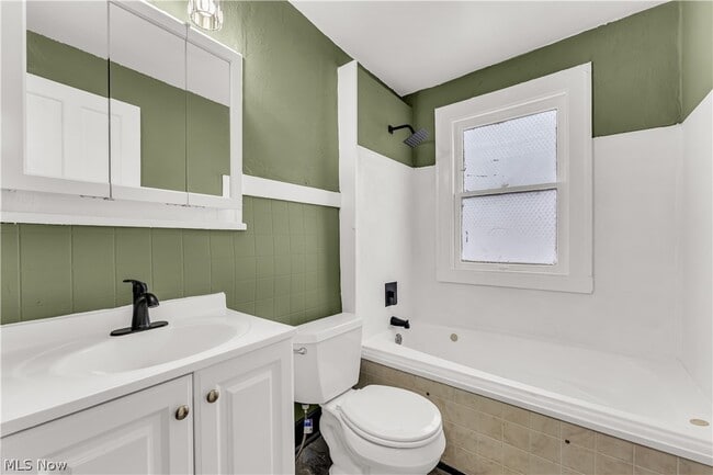 Building Photo - 1063 E 171st St