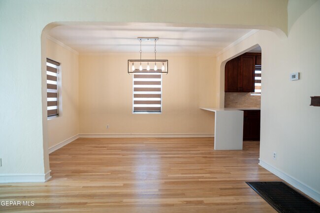 Building Photo - 1211 Mesita Dr