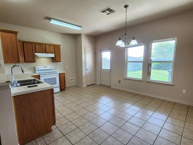 Building Photo - 3021 Las Brisas St