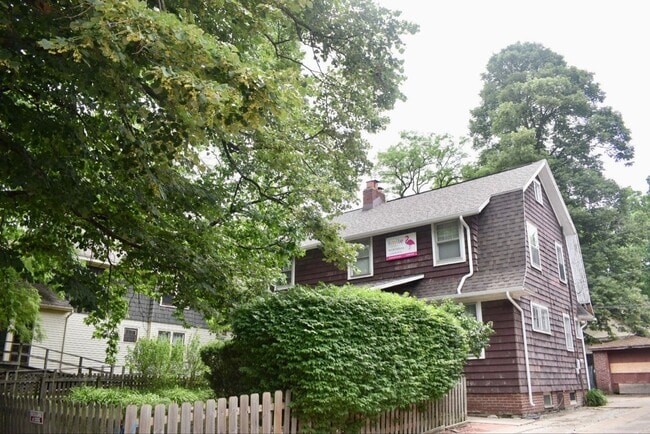 Building Photo - 807 W California Ave