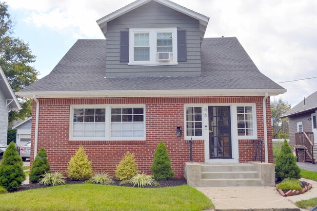 Building Photo - 46 Forbes St