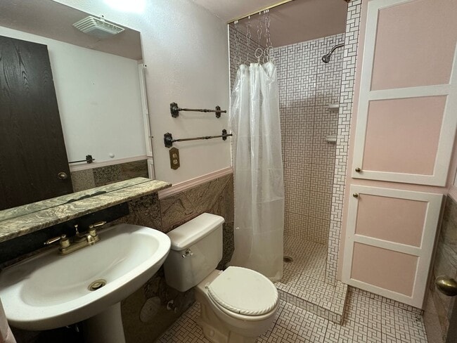 Building Photo - Spacious, three level, 4 Bed 2.5 bath Townhome in Ammon right behind the Walmart on Hitt.