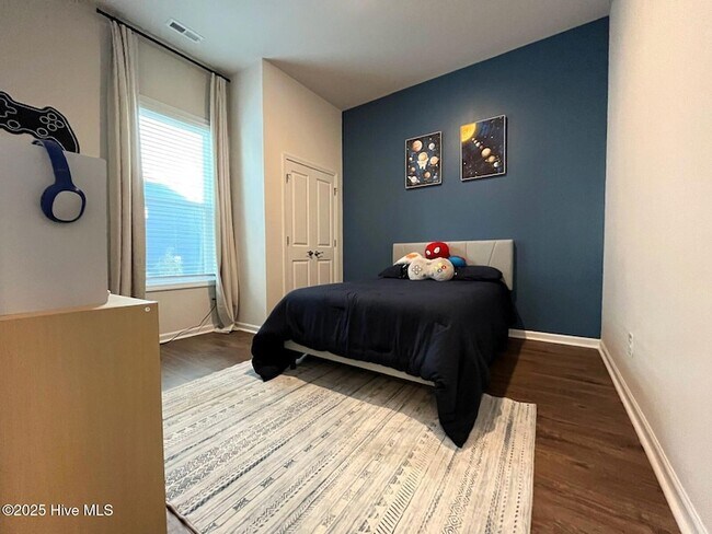 Building Photo - 742 Carnegie court