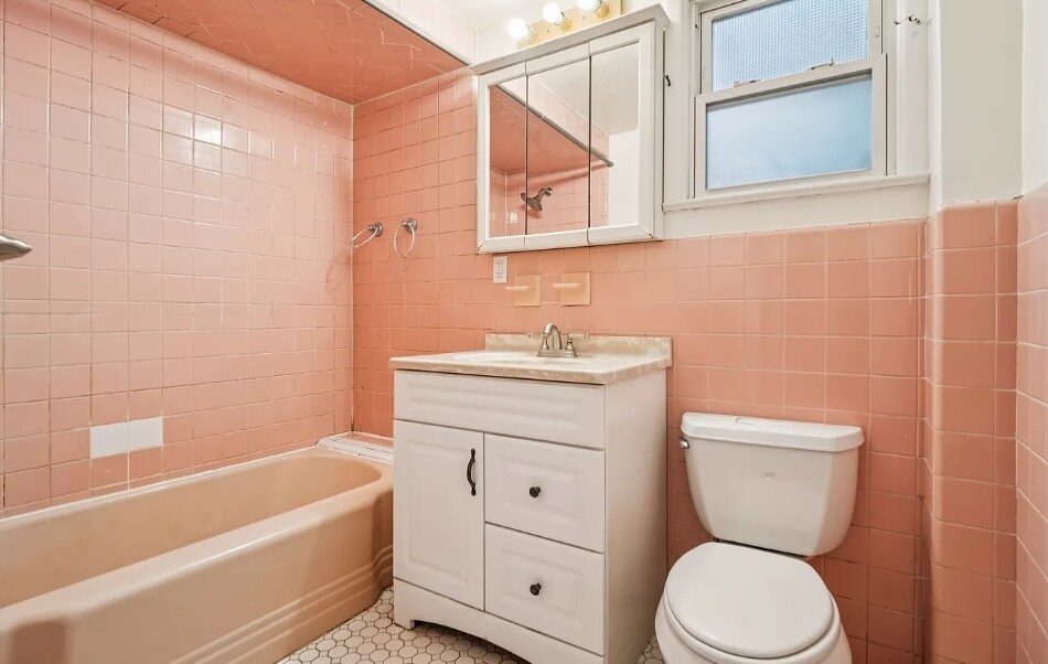 Building Photo - 102 2nd St