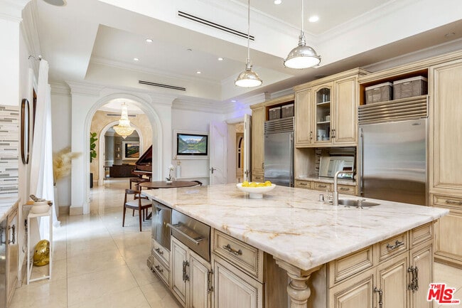 Building Photo - 2229 Summitridge Dr