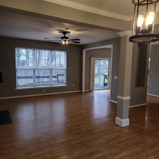 Living room - 4007 Longbow Ct