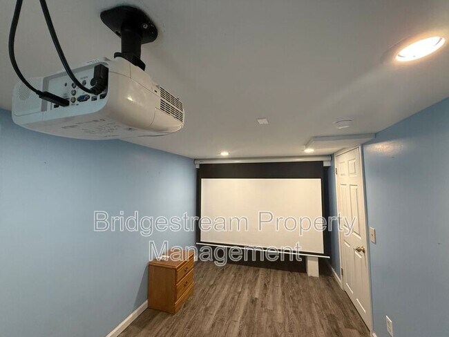 Building Photo - 56 Telford Ave