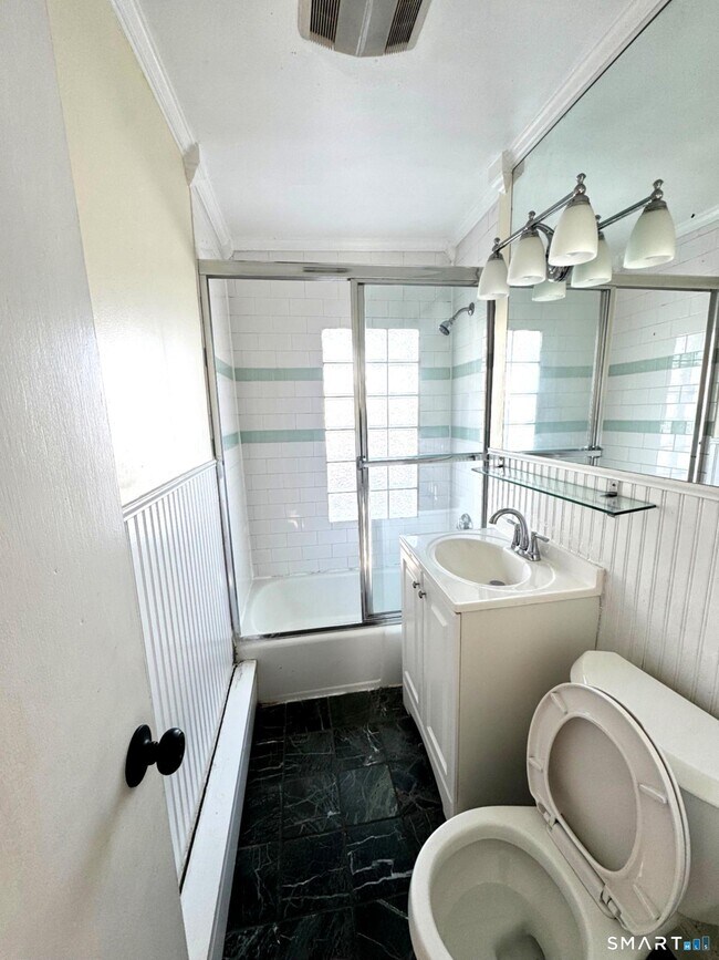 Building Photo - 175 Wilson St