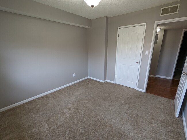Building Photo - 1425 Willow Brook Cv
