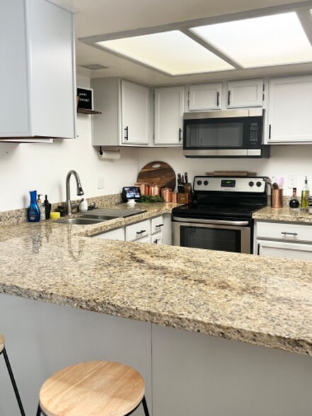 Building Photo - 5840 W Winchcomb Dr