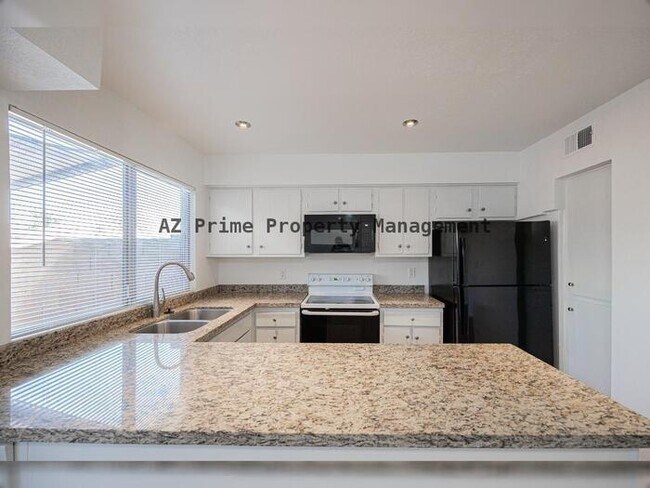 Building Photo - 900 S Hacienda Dr