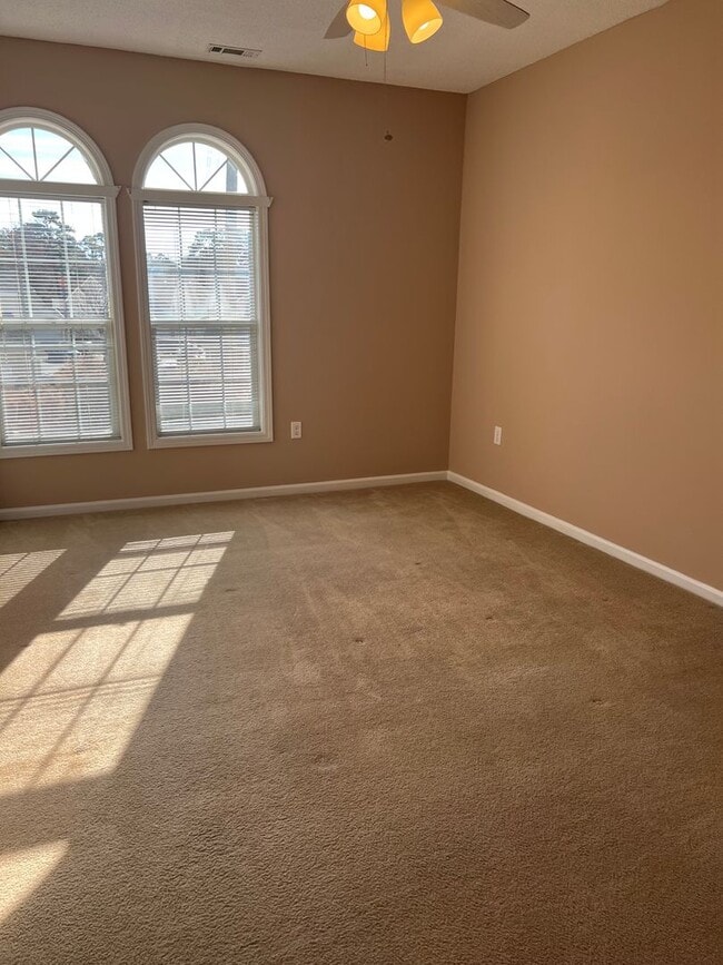 Building Photo - Beautiful Condo in Gated Community! Resort Style Amenities, Walk to beach, Awesome Myrtle Beach L...