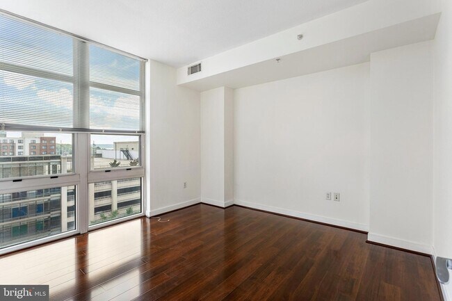 Building Photo - 157 Fleet St