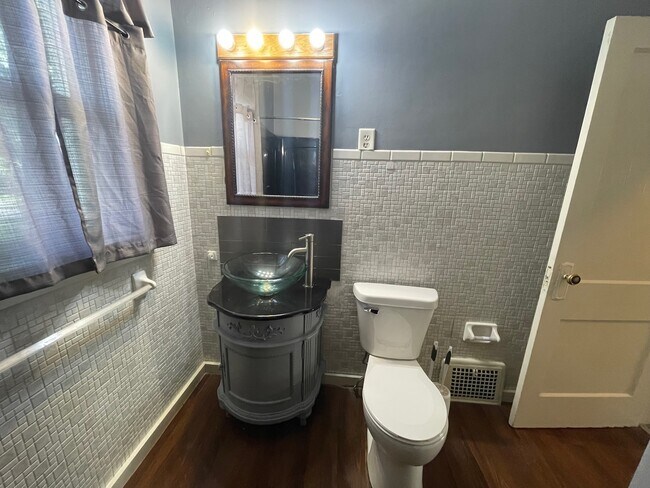 Building Photo - 303 E Winter Ave