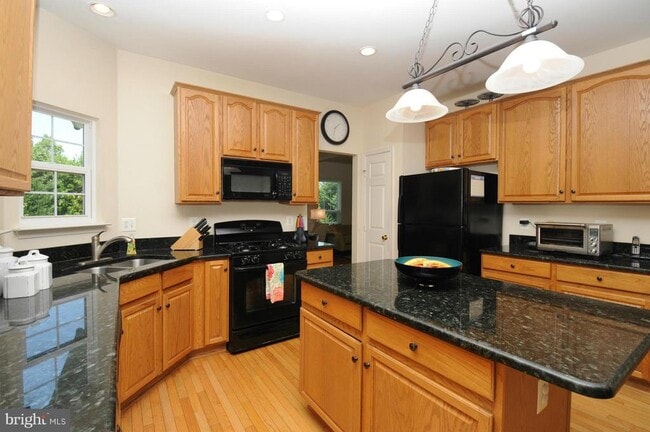 Building Photo - 43156 Malloch Pl