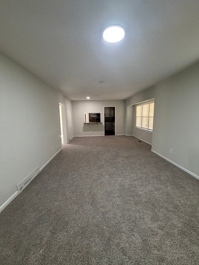 Building Photo - Move in Special - 3bed 2 bath in KCK off Turner and I-635