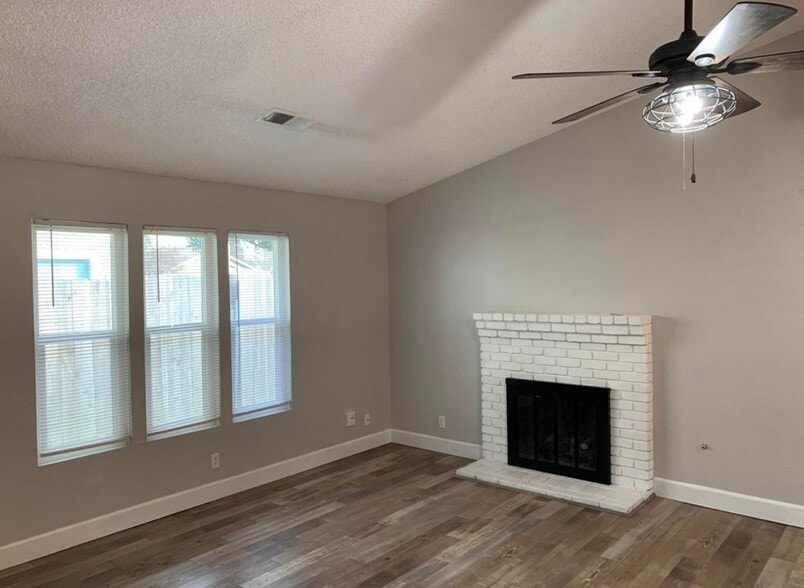 Building Photo - 1403 E Sunnyview Ave