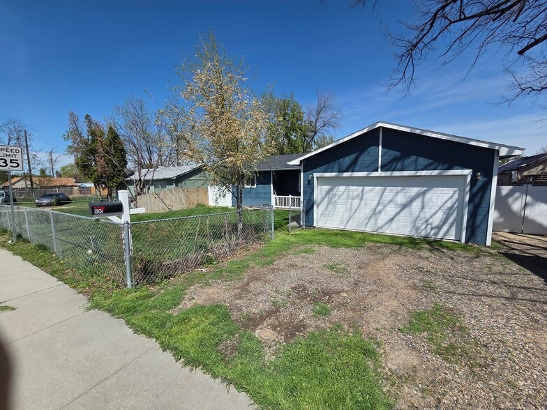 Building Photo - 806 1st St N