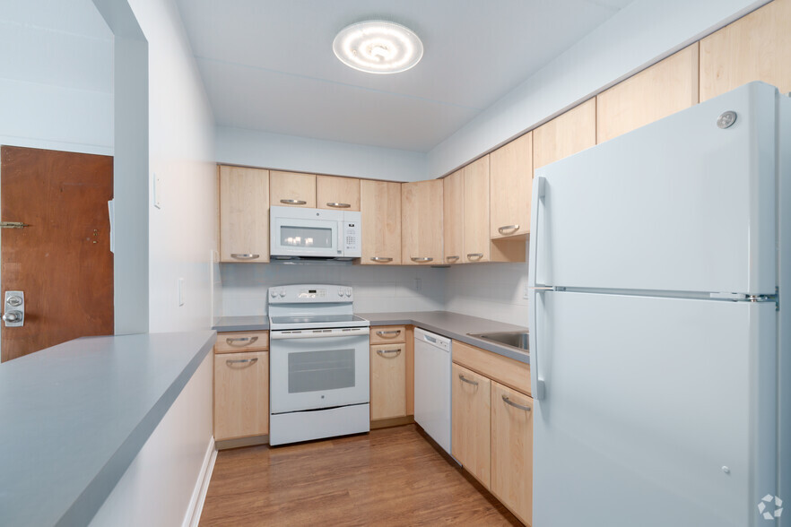 2BR, 1BA - 1080SF - Kitchen - Bridgewater Apartments