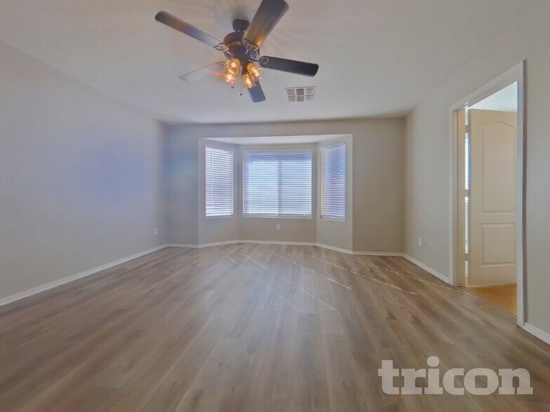 Building Photo - 25841 W Valley View Dr