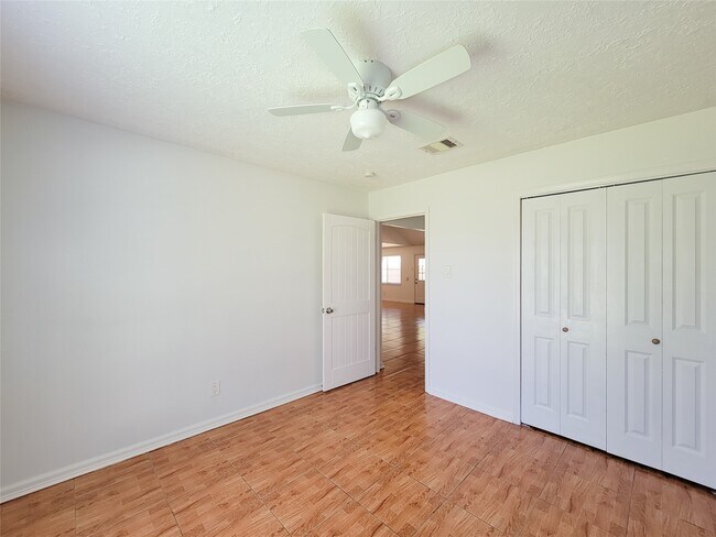 Building Photo - 409 S Travis