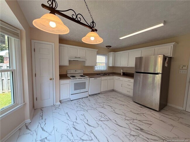 Building Photo - 7229 Tollhouse Dr