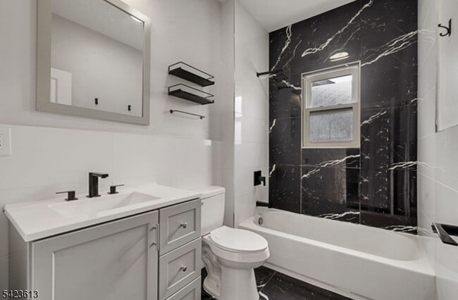 Building Photo - 626 S 20th St