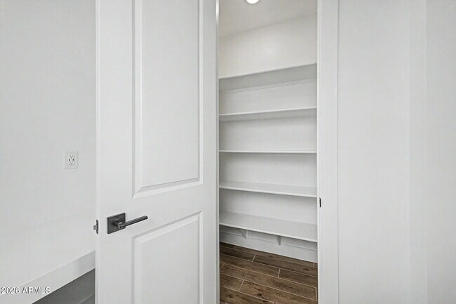 Building Photo - 1131 E Yellowstone Pl