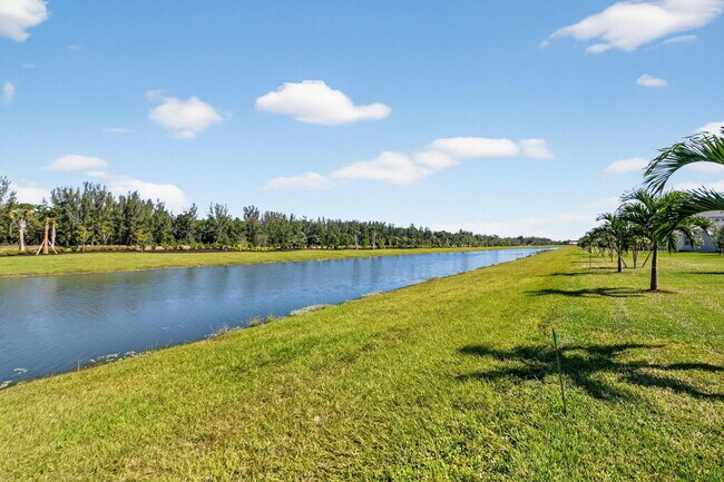 Building Photo - 15120 Wildwood Cir