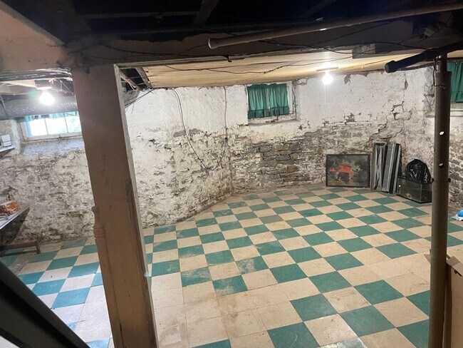 Building Photo - Beautiful 3bedroom 1.5 bath