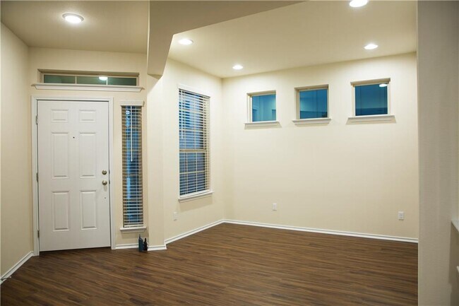 Building Photo - 3651 Sandy Brook Dr