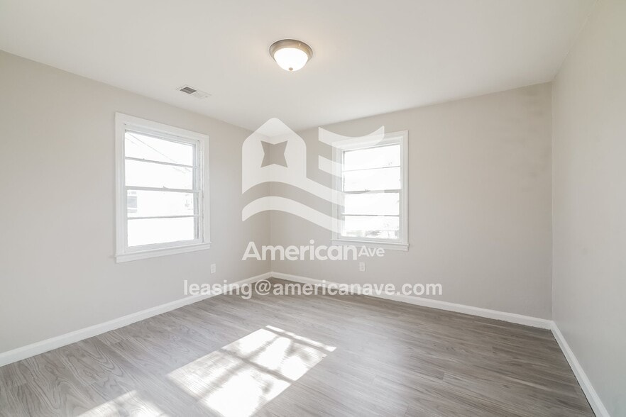 Building Photo - 20 Watson Dr