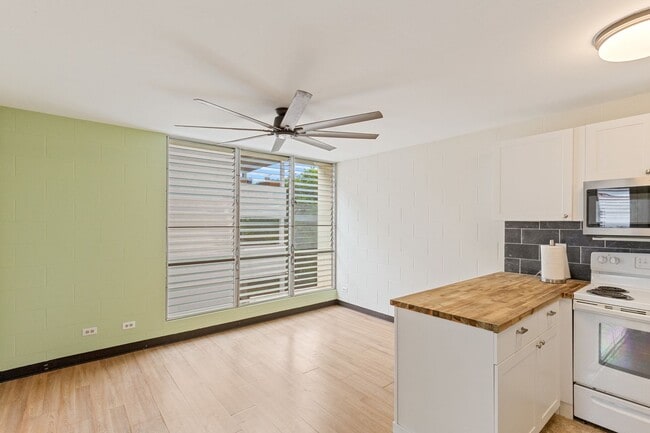 Building Photo - Upgraded 2-Bed Condo Steps from Ala Moana & Kaka‘ako