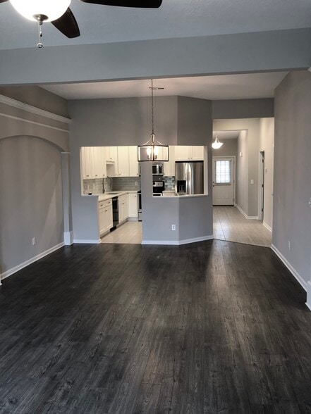 Building Photo - 6571 Pondfield Ln