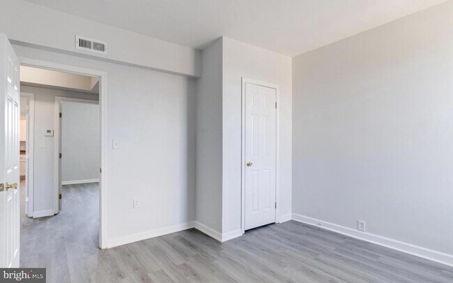 Building Photo - 3007 Oakley Ave