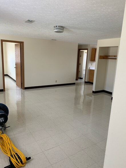 Large living area - 930 4th St