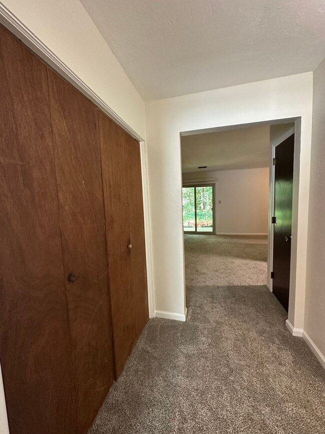 Building Photo - Spacious downstairs 2Bed/1 Bath in Killear...