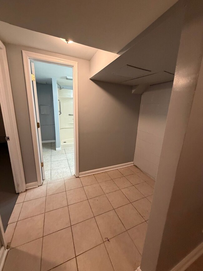 Building Photo - 710 Sequoia Dr