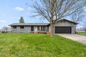 Building Photo - Three Bedroom Home in Schoolcraft