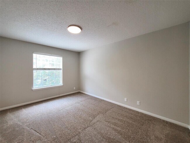 Building Photo - 11105 Crossland Dr