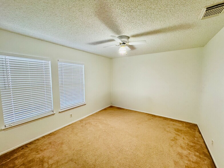 Building Photo - 9250 Ridge Path