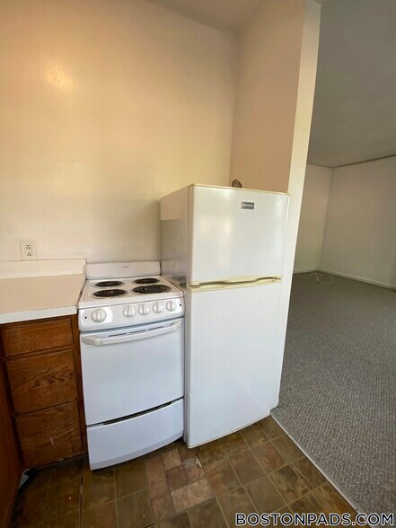 Primary Photo - 63 S Huntington Ave