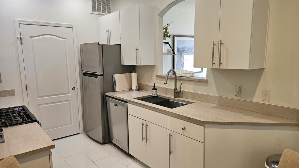 Kitchen - 6900 E Princess Dr