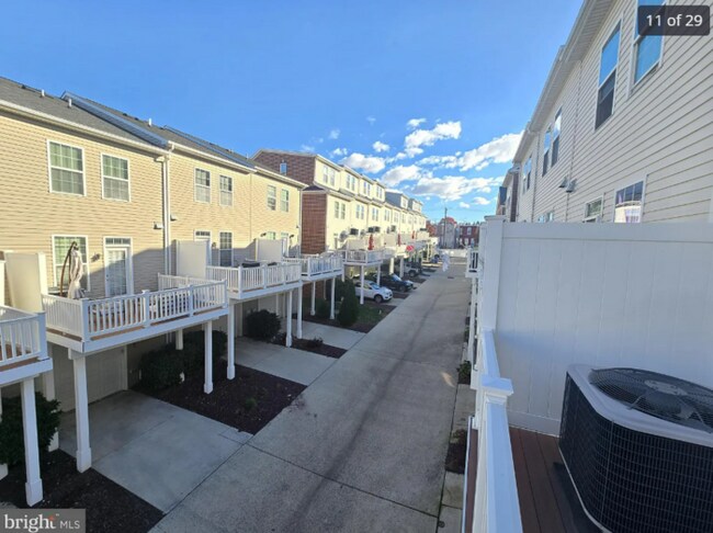 Building Photo - 3 Bedroom Beauty