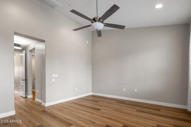 Building Photo - 4401 N 24th Pl