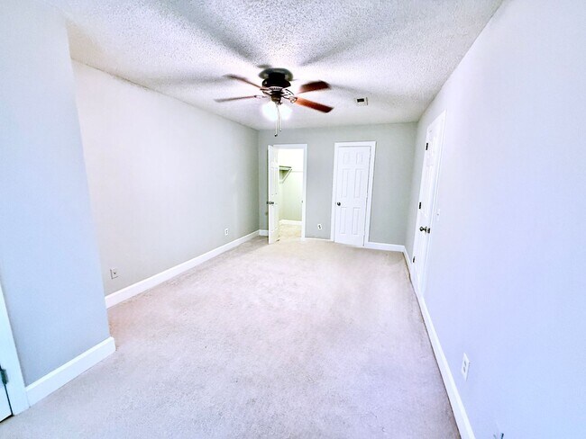 Building Photo - 2 Bedroom Condo on Chapman Mountain