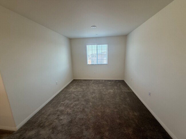 Building Photo - Victorville- New Richmond Home, 3 bedrooms...